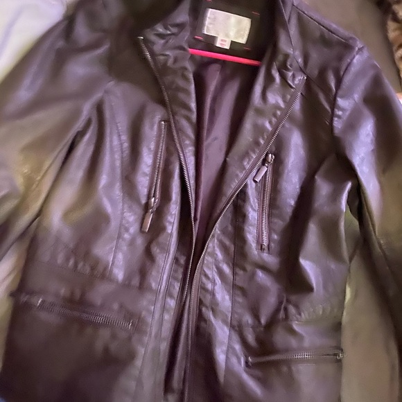 Leather jacket, size medium - Picture 6 of 7